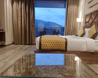 The Jungle Mountain Retreat - Shimla - Schlafzimmer