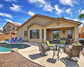 Golf Course View! Group Getaway in Queen Creek - Queen Creek - Piscina