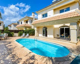 Villa Oscar - Paralímni - Pool