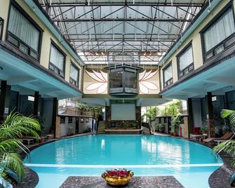 Hotel Sarowar - Pokhara - Pool