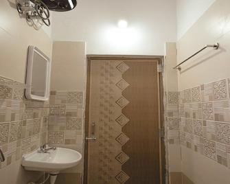 Living Home Azura, Gachibowli, Hyderabad - Hyderabad - Baño