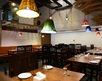 Hotel Pushpak Satara - Sātāra - Restaurant