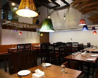 Hotel Pushpak - Sātāra - Restaurant