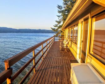Epic Views! Waterfront Near Alderbrook. Union City Beach House At Hood Canal - Union - Balcón