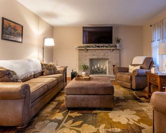 Charming and Spacious 3 Bedroom Home in Lancaster - Lancaster - Sala de estar