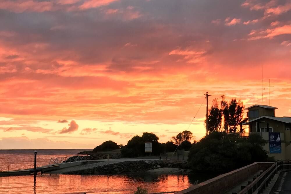 بيرني ايربورت موتيل