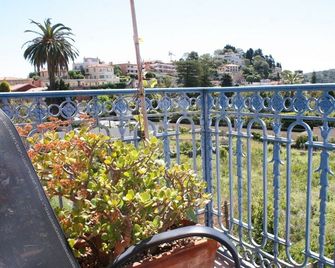 Hôtel La Villa Patricia - Charme et Tradition - Villefranche-sur-Mer - Balcony