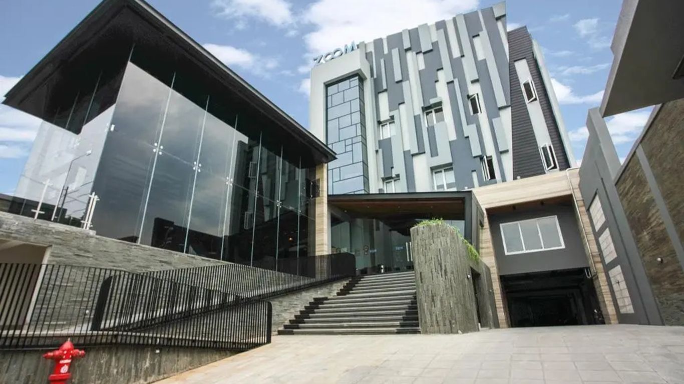 Zoom Dharmahusada Hotel