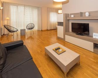 Apartamentos Gestion de Alojamientos - Pamplona - Wohnzimmer