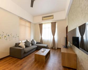 Seri Bayu Resort Hotel - Bagan Lalang - Living room
