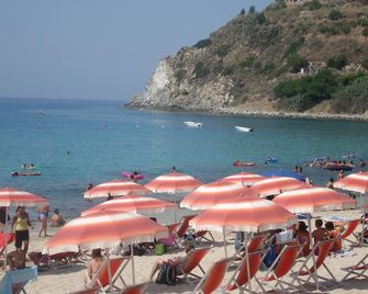 Villaggio Hotel Pineta Petto Bianco - Ricadi - Playa