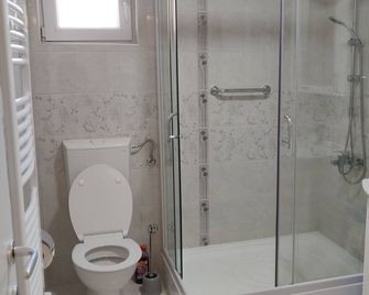 Big 70m2 apartment with free parking - Belgrade - Bathroom