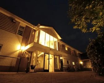 Human & Horse Hotel - Kootwijkerbroek - Edificio