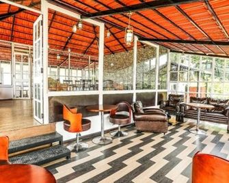 Fabescape St. Clouds - Ooty - Lounge
