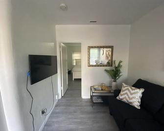 Orange Tree Cottages Downtown - San Diego - Wohnzimmer