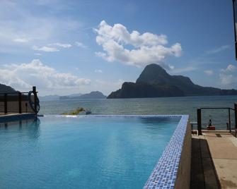 El Nido Reef Strand Resort - אל נידו - בריכה
