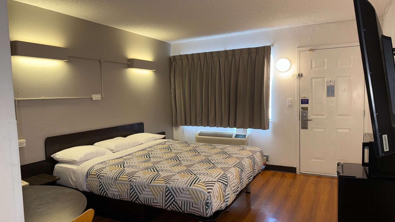 Motel 6 Joliet I-80