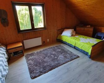Room with private bathroom in a country house - Serley - Habitación