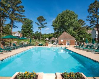 Charming Patriots Place Resort in Historic Williamsburg - Williamsburg - Pool