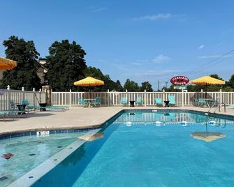 Talley Ho Inn - Townsend - Pool
