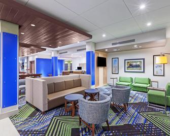 Holiday Inn Express & Suites Chanute - Chanute - Лаунж