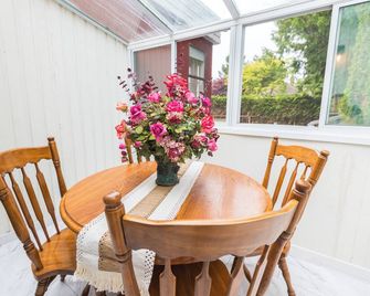 Bright & Spacious House Near Ubc - ונקובר - חדר אוכל