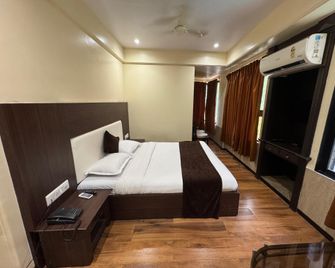 Hotel Divya International - Thane - Schlafzimmer