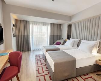 Aqua Mount Hotel Thermal Spa Hot Spring - Güzelçamli - Habitación