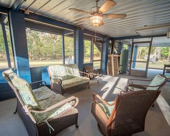 \'Floats My Boat\'- Suwannee River Home In Branford, Fl, Near Area Springs, Too! - Branford - Patio