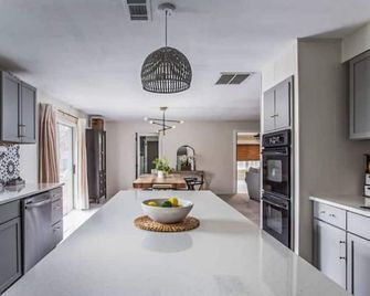 Azul Retreat near the lake - Azle - Kitchen