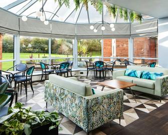Delta Hotels Milton Keynes - Milton Keynes - Patio