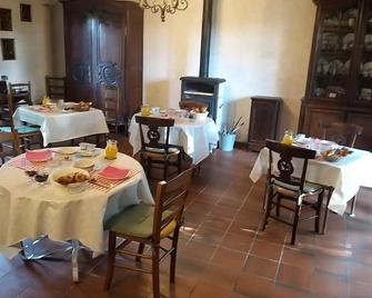 B&B La Ferme Des Bordes - Pontlevoy - Restaurante