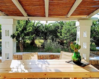 Charming Stone Villa - Walking Distance To Cisternino- Jacuzzi In The Orchard - Cisternino - Innenhof