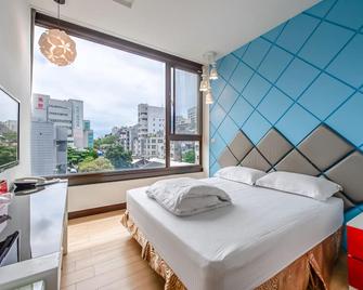 lightness Station Inn - טאינאן - חדר שינה