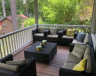 Sleeps 26Waterfront Lakehouse on Lake Sam Rayburn. Unbelievable views - Brookeland - Balcón