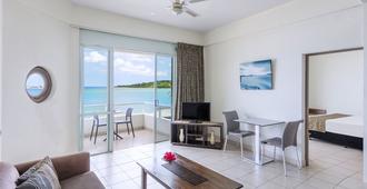 Chantillys on the Bay - Port Vila - Living room