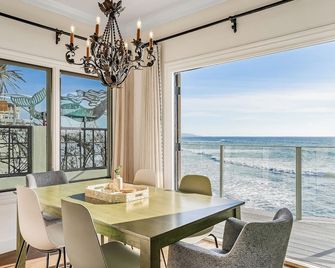 Luxury, renovated, oceanfront home with incredible deck & views - dogs welcome - San Diego - Phòng ăn