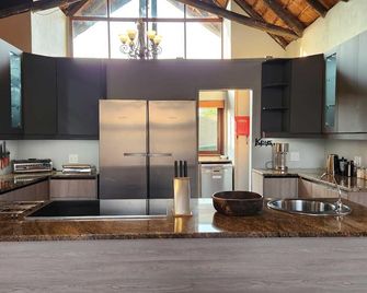 Morokolo Safari Lodge Self-Catering - Pilanesberg - Cocina