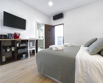 Casa Verde Comfortable Air-Conditioned Modern Apartments - Ingenio - Quarto