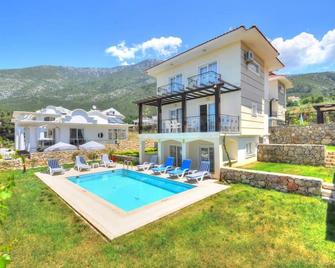 Luxury Detached Villa 4 Bed All Ensuite. Offering Beautiful Sunset Countryside Views from Balcony - Fethiye - Pool