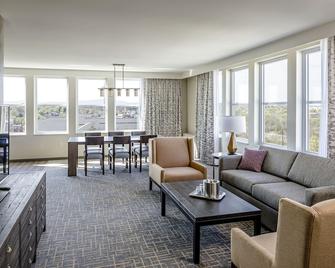 Hotel Madison & Shenandoah Conference Ctr. - Harrisonburg - Living room