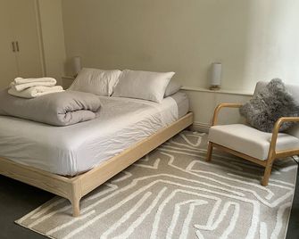 The Old Collingwood Post Office - Collingwood - Bedroom