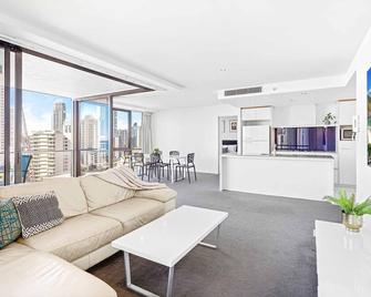 Circle on Cavill Ocean & River Views - Surfers Paradise - Salon