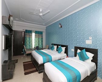 Oyo 11877 Royal Residency - Dhanaulti - Habitación