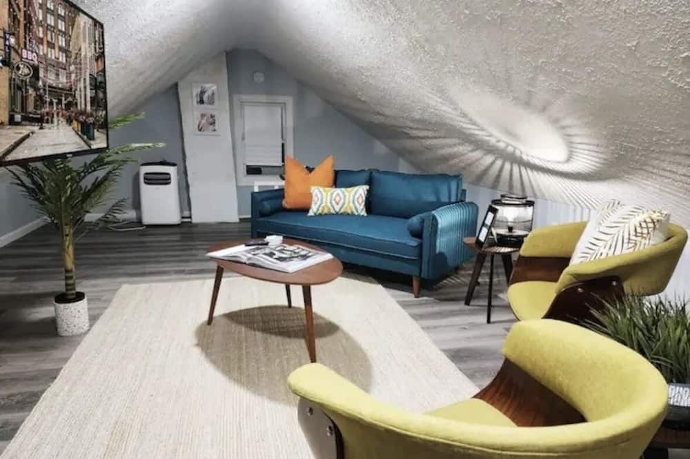 Attic Retreat 5 minutes from West Side Market - كليفيلاند (أوهايو) - غرفة معيشة