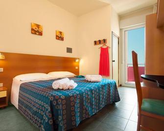 Hotel Atlantic Vista Mare - Pesaro - Habitación