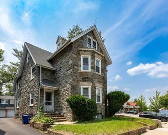 New! Ground-level 2b2b In Bryn Mawr W Parking!! - Bryn Mawr - Building