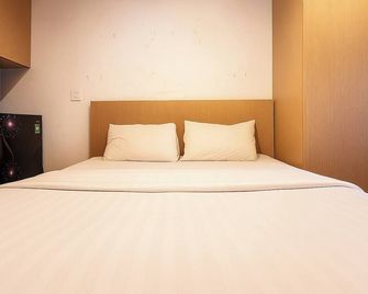 Quintessa Room at Candiland Apartement - Semarang