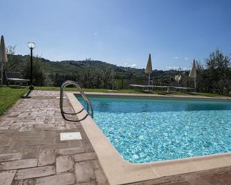 Martina, Apartment With Terrace On The Green Hills Of San Giminiano - San Gimignano - Piscine