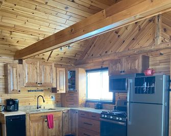 Beautiful Cabin on private lake close to all the attractions in the Eastern UP! - Sault Sainte Marie (Míchigan) - Cocina